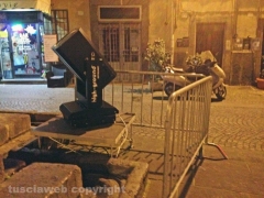 Viterbo assediata dai catafalchi e qualche foto sbiadita