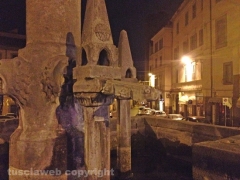 Viterbo assediata dai catafalchi e qualche foto sbiadita
