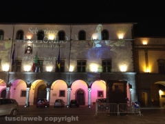 Viterbo assediata dai catafalchi e qualche foto sbiadita