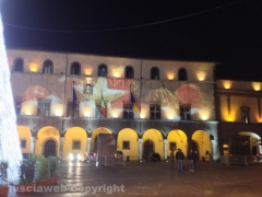 Viterbo assediata dai catafalchi e qualche foto sbiadita