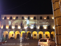 Viterbo assediata dai catafalchi e qualche foto sbiadita