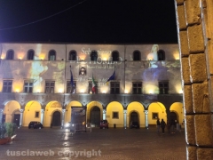 Viterbo assediata dai catafalchi e qualche foto sbiadita