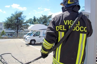 Viterbo - Camper esploso in via Alessandro Volta