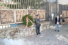 La deposizione della corona al liceo Buratti