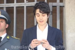 La deposizione della corona al liceo Buratti