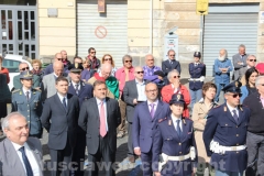 La deposizione della corona al liceo Buratti