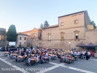 Viterbo - Cena dei facchini a piazza San Lorenzo