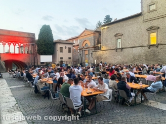 Viterbo - Cena dei facchini a piazza San Lorenzo