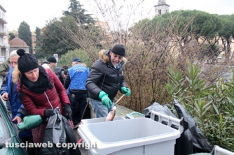 Viterbo civica ripulisce sopra al Sacrario