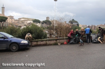 Viterbo civica ripulisce sopra al Sacrario