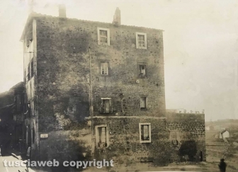 Viterbo - Vicolo di Santa Maria con veduta di Valle Faul