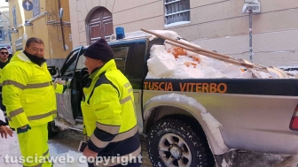 Viterbo di giorno coperta di neve