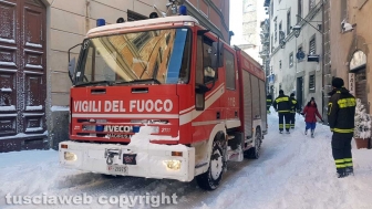 Viterbo di giorno coperta di neve