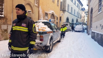 Viterbo di giorno coperta di neve