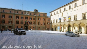 Viterbo di giorno coperta di neve