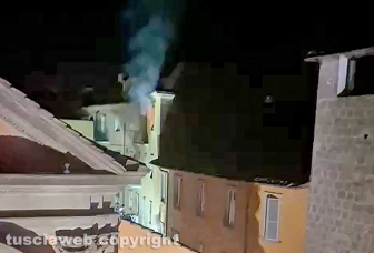 Viterbo - Incendio in un appartamento in pieno centro storico nella notte