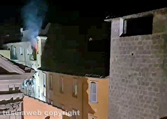 Viterbo - Incendio in un appartamento in pieno centro storico nella notte