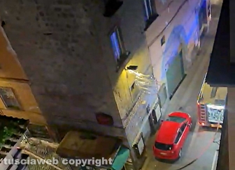 Viterbo - Incendio in un appartamento in pieno centro storico nella notte