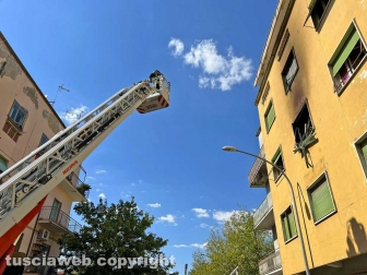 Viterbo - Incendio in un appartamento in via Monte Grappa