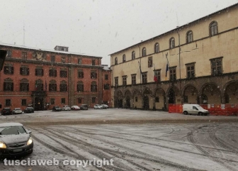 Maltempo - La neve a Viterbo - Piazza del Comune
