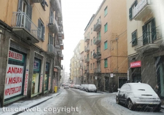Maltempo - La neve a Viterbo - Via Garibaldi
