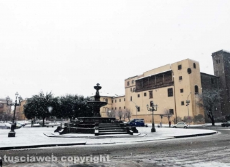 Maltempo - La neve a Viterbo - Piazza della Rocca