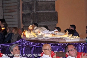 Pasqua - Viterbo - La processione del Cristo morto