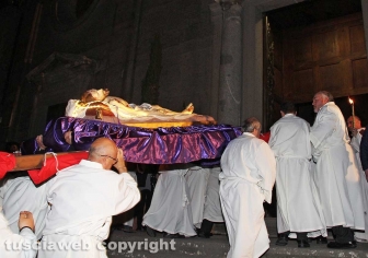 Pasqua - Viterbo - La processione del Cristo morto