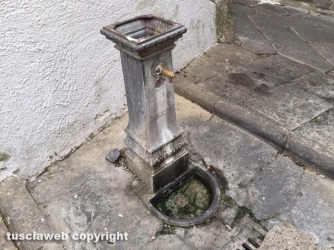 Fontana scapocciata di Via del Suffragio