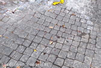 Viterbo - Paura in pieno centro storico, esplode bomba incendiaria artigianale