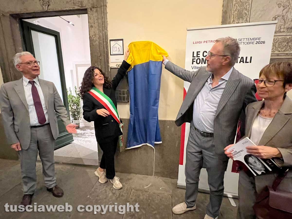 Viterbo ricorda Luigi Petroselli - La targa
