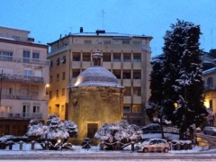 Viterbo sotto la neve all\'alba