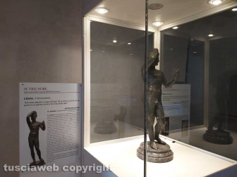 Vittorio Sgarbi inaugura la mostra a palazzo Doebbing