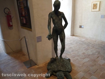 Vittorio Sgarbi inaugura la mostra a palazzo Doebbing