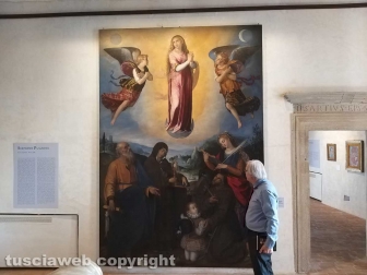 Vittorio Sgarbi inaugura la mostra a palazzo Doebbing