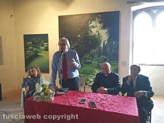 Vittorio Sgarbi inaugura la mostra a palazzo Doebbing