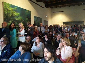 Vittorio Sgarbi inaugura la mostra a palazzo Doebbing