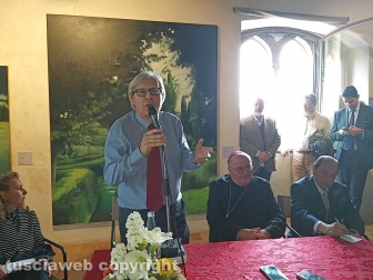 Vittorio Sgarbi inaugura la mostra a palazzo Doebbing