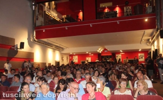 Viterbo - Vittorio Sgarbi racconta Leonardo da Vinci al teatro Caffeina