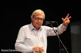 Viterbo - Vittorio Sgarbi racconta Leonardo da Vinci al teatro Caffeina