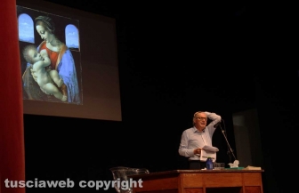 Viterbo - Vittorio Sgarbi racconta Leonardo da Vinci al teatro Caffeina