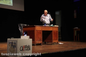 Viterbo - Vittorio Sgarbi racconta Leonardo da Vinci al teatro Caffeina