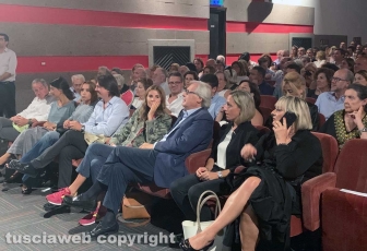 Viterbo - Vittorio Sgarbi racconta Leonardo da Vinci al teatro Caffeina