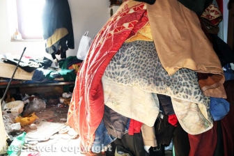 Vivere tra monnezza, topi e scarafaggi