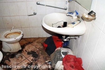 Vivere tra monnezza, topi e scarafaggi