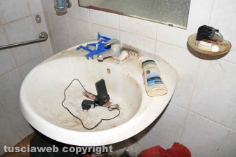 Vivere tra monnezza, topi e scarafaggi