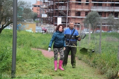Volontari puliscono il parco di santa Barbara