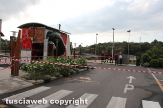 Voragine nell\'area auto del McDonald
