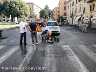 Voragine in piazza della Rocca