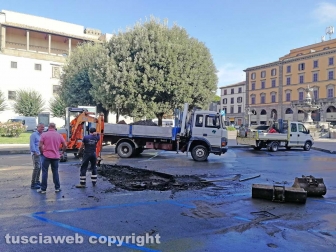 Voragine in piazza della Rocca